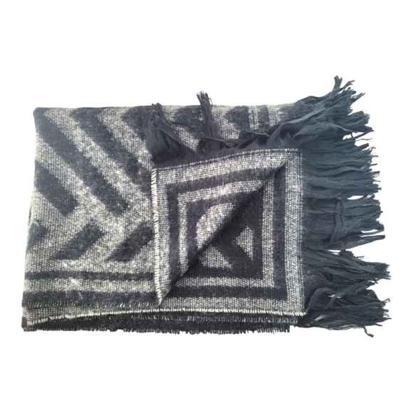 Fringed Scarf/Wrap/Shawl by H&M - Picture 8 of 8